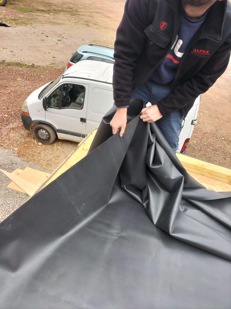 Installer une membrane EPDM