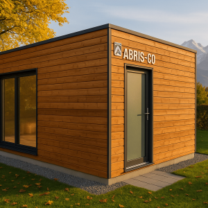 Garage bois sur mesure installé dans un jardin suisse avec finition bois naturelle et vue montagne